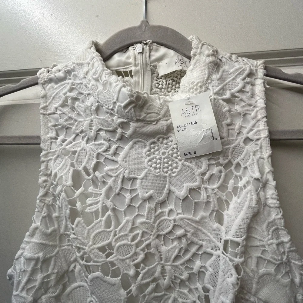 ASTR The Label Floral Dress - Picture 6 of 7